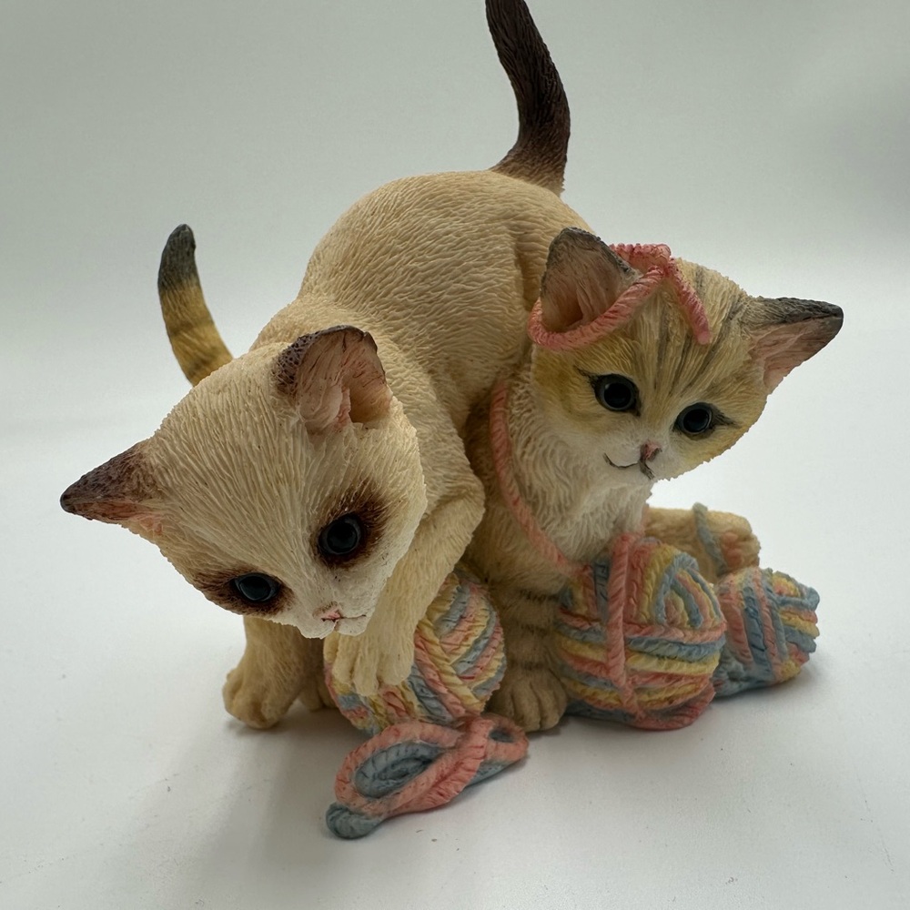 2007 Lenox TANGLED UP Kitten Playing with Yarn Figurine